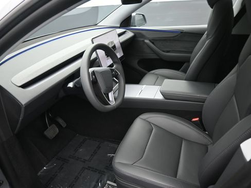Used 2026 Tesla Model Y 2WD image 11