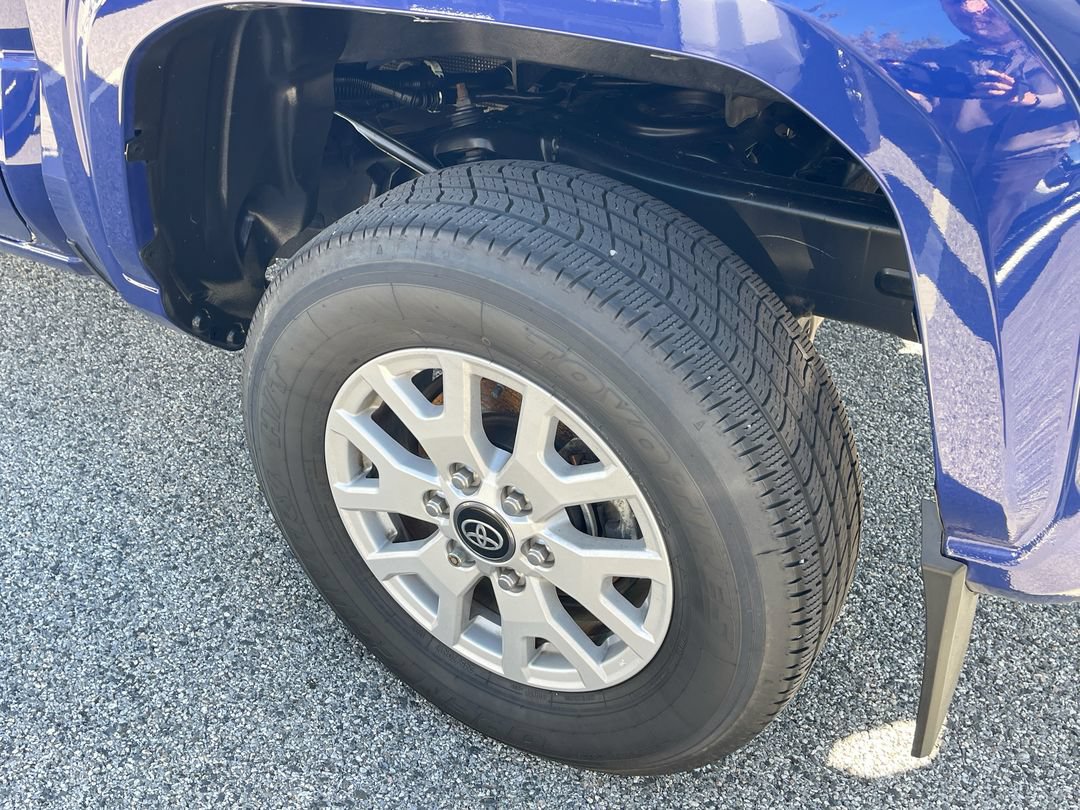 Certified 2024 Toyota Tacoma SR5 AWD/4WD image 16