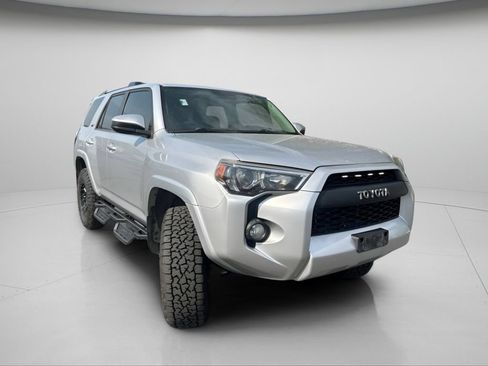 Used 2019 Toyota 4Runner SR5 AWD/4WD image 2