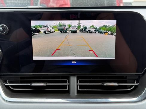 Used 2025 Chevrolet Trax LT w/ LT Convenience Package FWD image 13