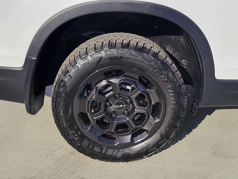 Used 2025 Honda Ridgeline RTL+ image 4