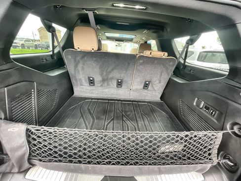 Used 2023 Chevrolet Suburban Premier RWD image 27