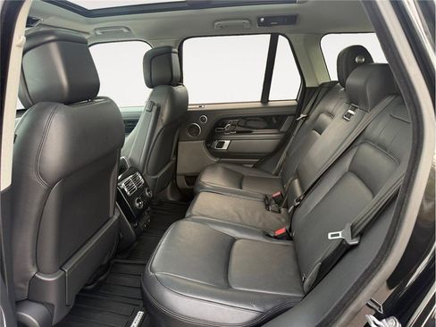 Used 2018 Land Rover Range Rover HSE image 13