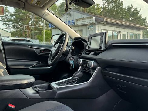 Used 2019 Toyota RAV4 LE w/ All Weather Liner Package AWD/4WD image 10