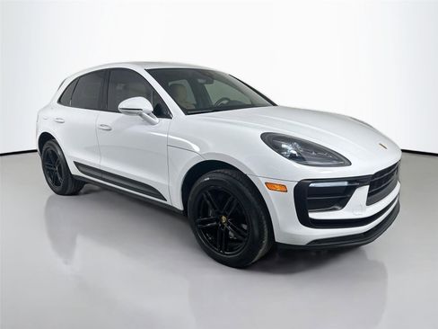 Certified 2022 Porsche Macan AWD/4WD image 9