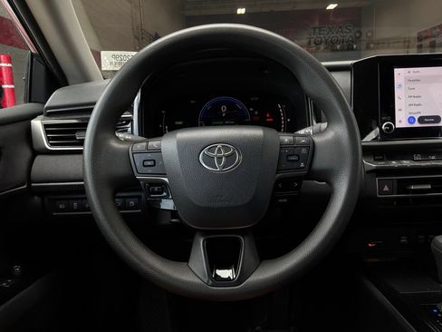 Used 2025 Toyota Camry LE FWD image 31