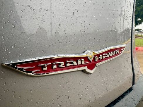 Used 2018 Jeep Cherokee Trailhawk w/ Comfort/Convenience Group AWD/4WD image 14