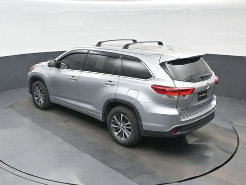 Used 2018 Toyota Highlander XLE FWD image 19