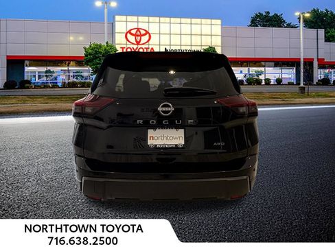 Used 2025 Nissan Rogue SV AWD/4WD image 30