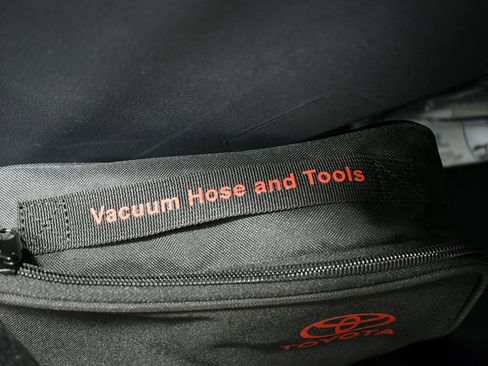 Certified 2025 Toyota Sienna Platinum image 32