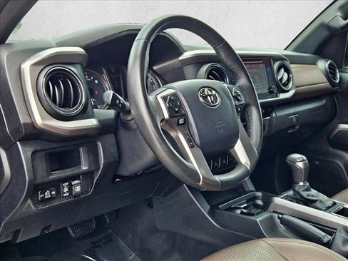 Used 2017 Toyota Tacoma Limited w/ Tow Package image 9