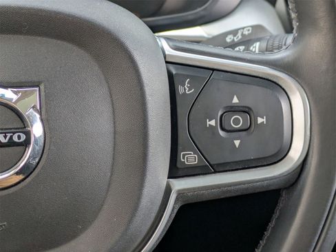 Used 2019 Volvo XC60 T5 Momentum w/ Premium Package image 11