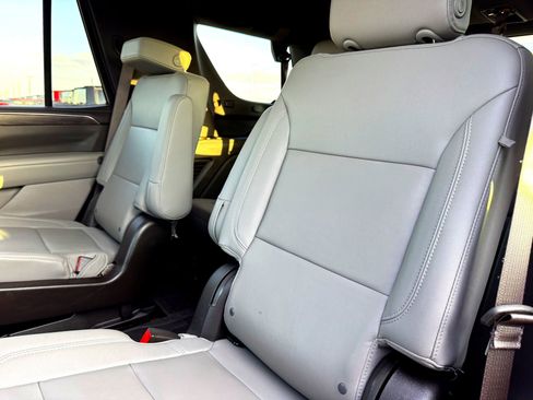 Used 2023 Chevrolet Tahoe Z71 w/ Luxury Package image 19