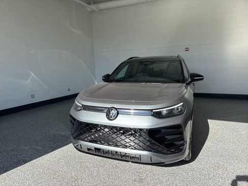 New 2026 Volkswagen Tiguan SE R-Line AWD/4WD image 5