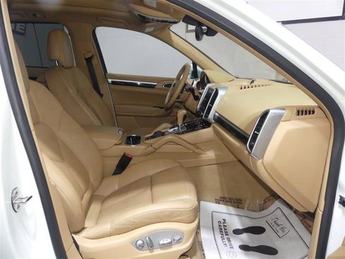 Used 2017 Porsche Cayenne Platinum Edition image 22