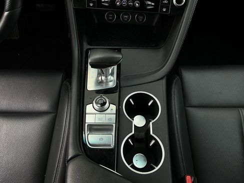 Used 2025 Genesis G70 2.5T image 15