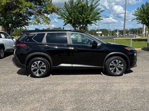 Used 2023 Nissan Rogue SV FWD image 2