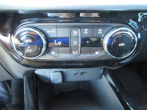 Certified 2024 Chevrolet Trax LT w/ Driver Confidence Package FWD image 29