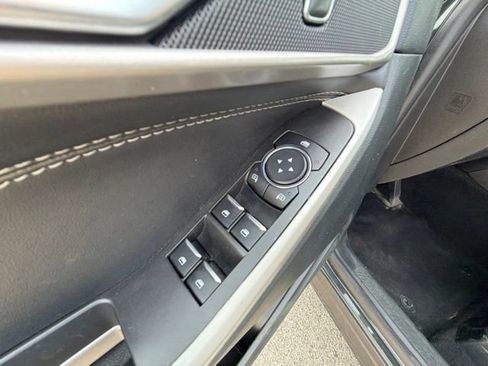 Used 2024 Ford Explorer XLT w/ Equipment Group 202A AWD/4WD image 33