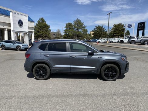 Used 2022 Volkswagen Taos SE image 44