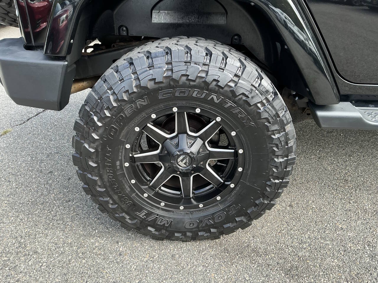 Used 2016 Jeep Wrangler Unlimited Sahara w/ Connectivity Group AWD/4WD image 13