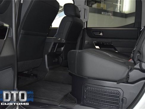 Used 2024 Toyota Tundra Limited image 38