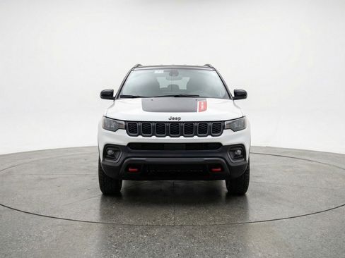 Used 2025 Jeep Compass Trailhawk AWD/4WD image 2
