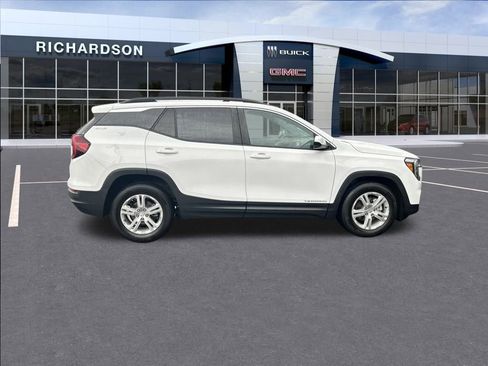 Used 2022 GMC Terrain SLE w/ Driver Convenience Package image 7