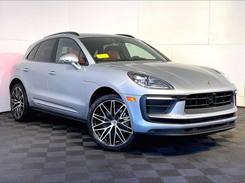 Certified 2023 Porsche Macan AWD/4WD image 9