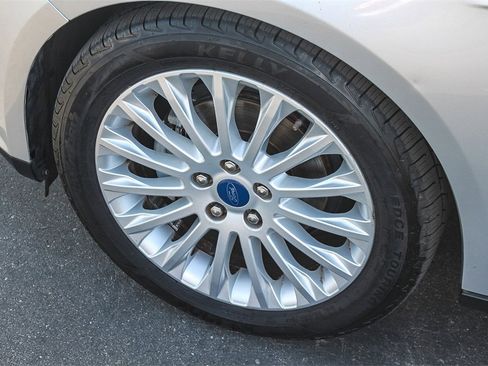 Used 2012 Ford Focus Titanium image 14