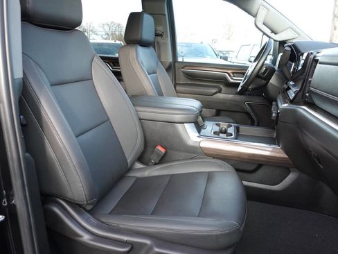 Used 2024 Chevrolet Silverado 2500 LT w/ Midnight Edition image 45