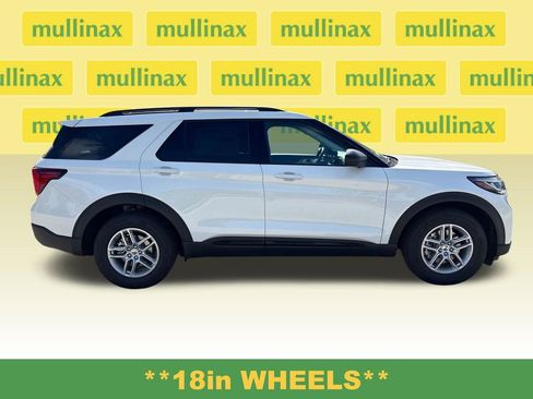 New 2026 Ford Explorer Active RWD image 2