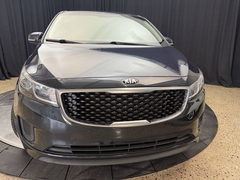 Used 2017 Kia Sedona LX w/ LX Essentials Premium Package image 12