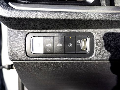 Used 2026 Chevrolet Traverse LT image 14