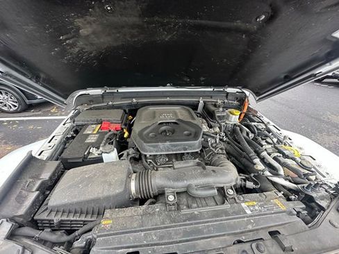 Used 2023 Jeep Wrangler Unlimited Sahara w/ Cold Weather Group AWD/4WD image 16