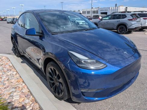 Used 2022 Tesla Model Y Long Range AWD/4WD image 4