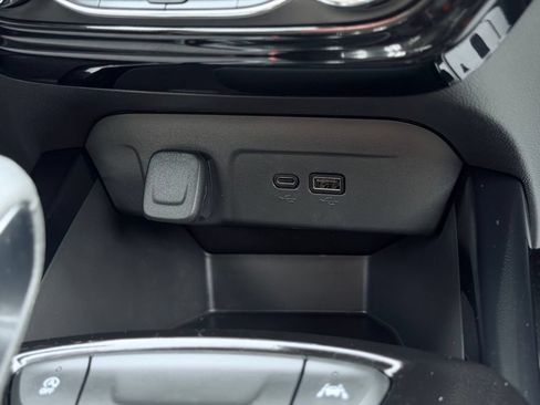Used 2024 Chevrolet Trax LT w/ Driver Confidence Package FWD image 33