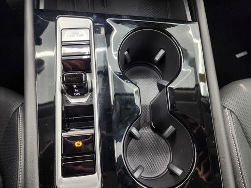 Used 2025 Volkswagen Atlas SE image 52