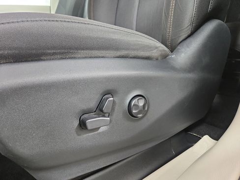 Used 2017 Chrysler Pacifica LX w/ Tire & Wheel Group image 31