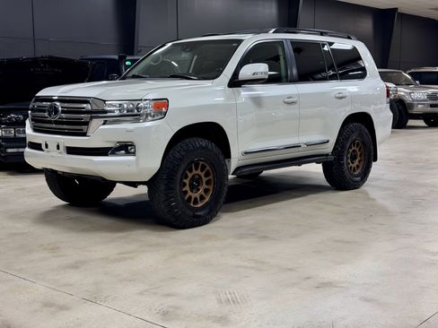 Used 2019 Toyota Land Cruiser w/ Preferred Accessory Package image 1