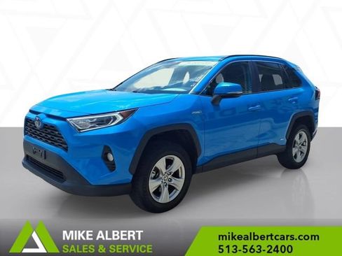 Used 2021 Toyota RAV4 XLE AWD/4WD image 3