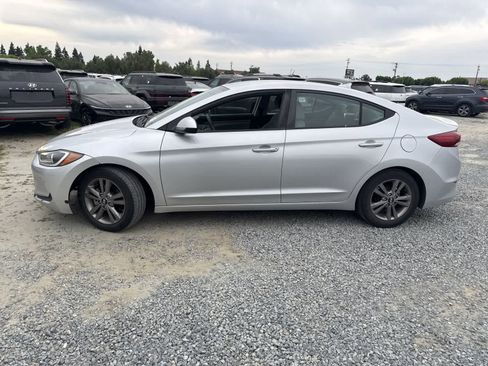 Used 2017 Hyundai Elantra SE image 8