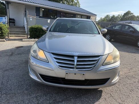 Used 2012 Hyundai Genesis 3.8 w/ Premium Pkg RWD image 2