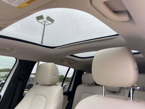 Used 2023 Mercedes-Benz GLB 250 image 13