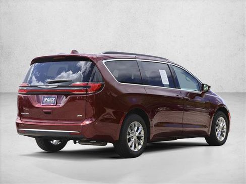 Used 2022 Chrysler Pacifica Touring-L AWD/4WD image 5