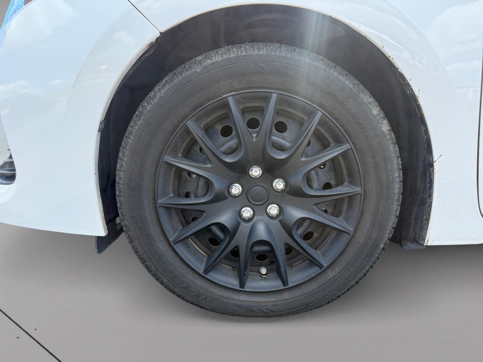 Used 2019 Toyota Corolla LE w/ Carpet Mat Package (TMS) FWD image 9