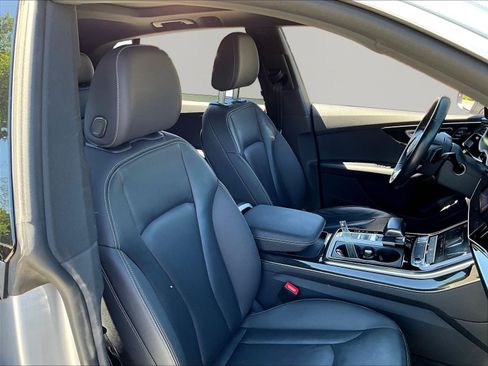 Used 2019 Audi Q8 Premium w/ Convenience Package AWD/4WD image 29