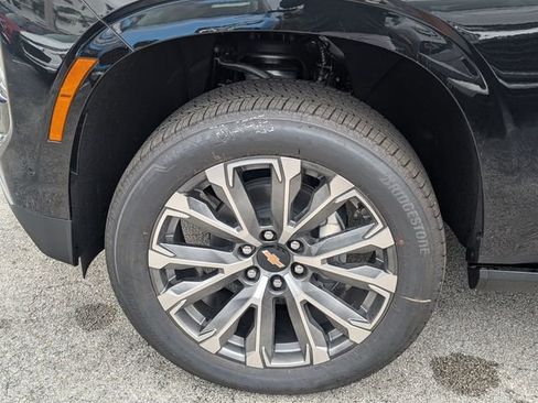 New 2026 Chevrolet Suburban High Country RWD image 10