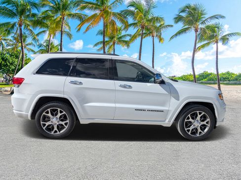 Used 2020 Jeep Grand Cherokee Overland image 2