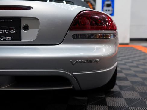 Used 2004 Dodge Viper SRT-10 image 39